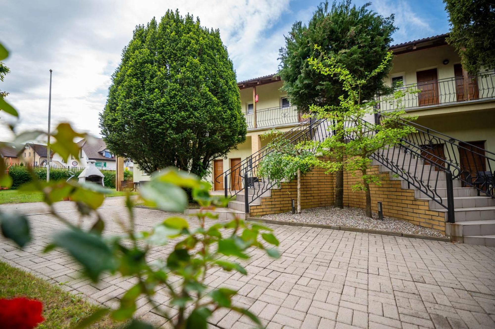 Hotel Alcest Z Widokiem Na Morze Rewal Exterior foto